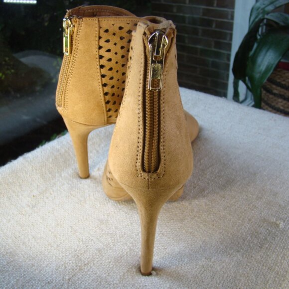 Forever 21 tan suede textile cut-out peep toe slim high heel booties, Sz 5.5 - Picture 5 of 11